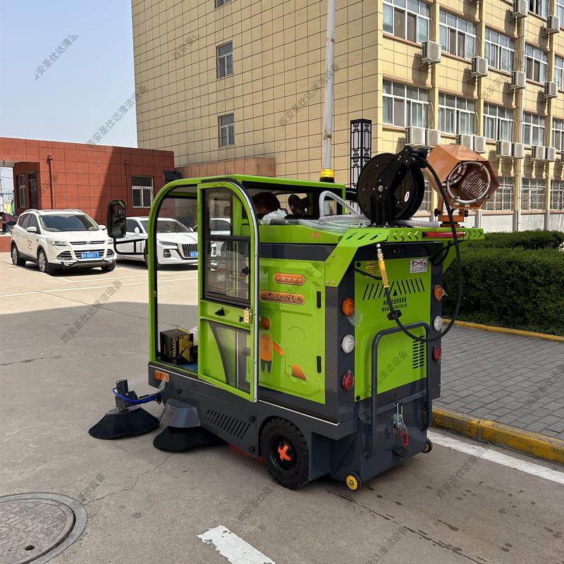 學(xué)校多功能清掃車 (6).jpg