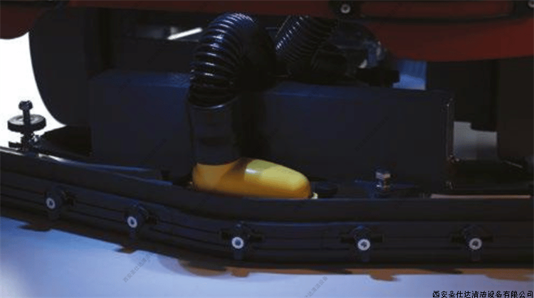 innova comfort 75B驾驶式洗地车 (8).png