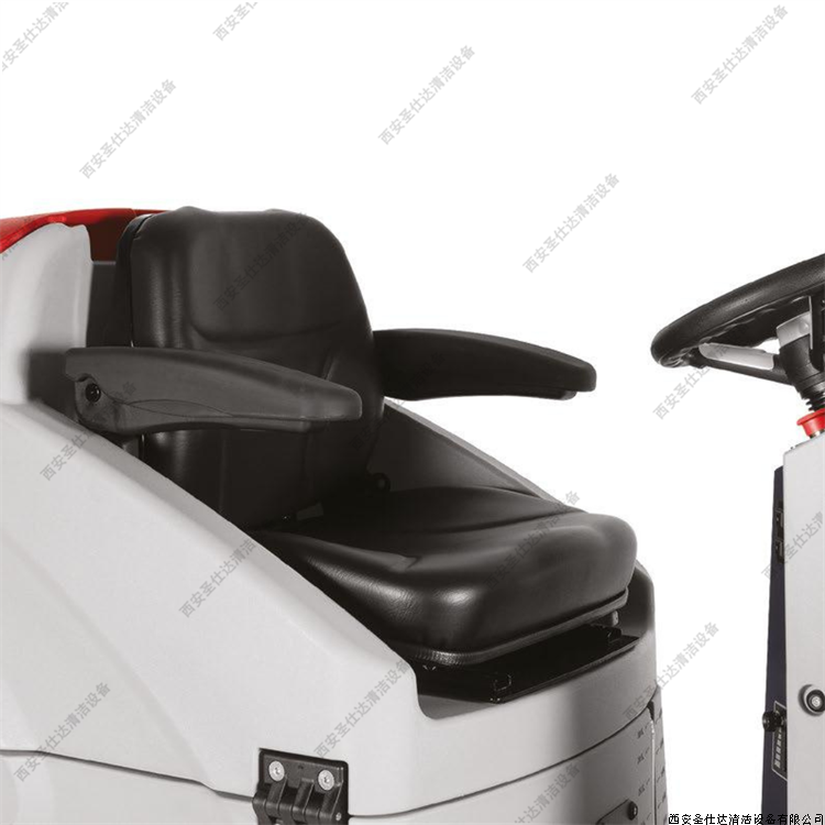 innova comfort 75B驾驶式洗地车 (2).png