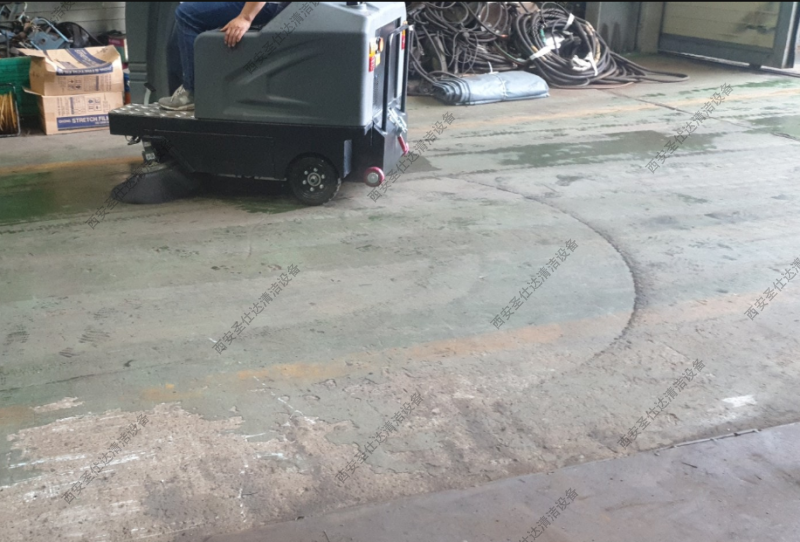 工廠車間駕駛式掃地車 (1).png
